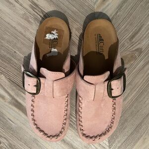 Cliffs by White Mountain Pink clogs